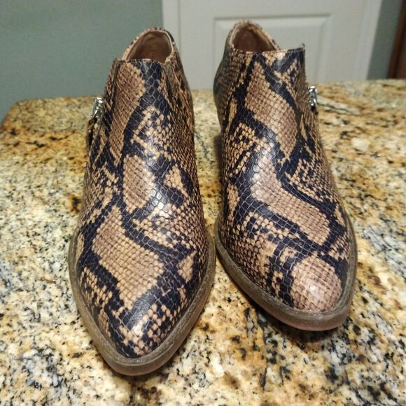 Women's Chelsea & Violet Booties Size 6M Beige & Black Faux Snake Skin Print - Picture 5 of 12